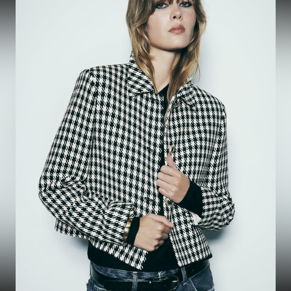 ZARA STRUCTURED HOUNDSTOOTH JACKET
Cropped blazer